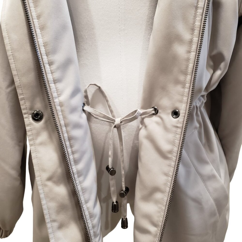 Liz Claiborne M Mid Length Water Resist Rain Anorak Coat Tan Excellent Condition - Picture 10 of 16